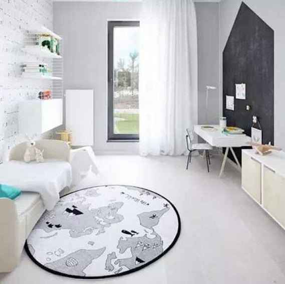 Round world map baby crawling mat with geographic design and soft padding
